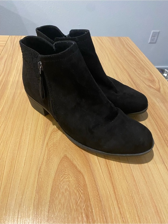 Arizona Jean Company Shoes - Size 8, women’s black Arizona Jean Company booties, ankle boots